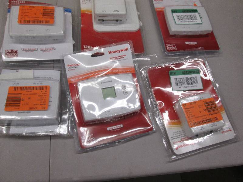 lot 105 image: Lot of 6 Assorted Honeywell Thermos...