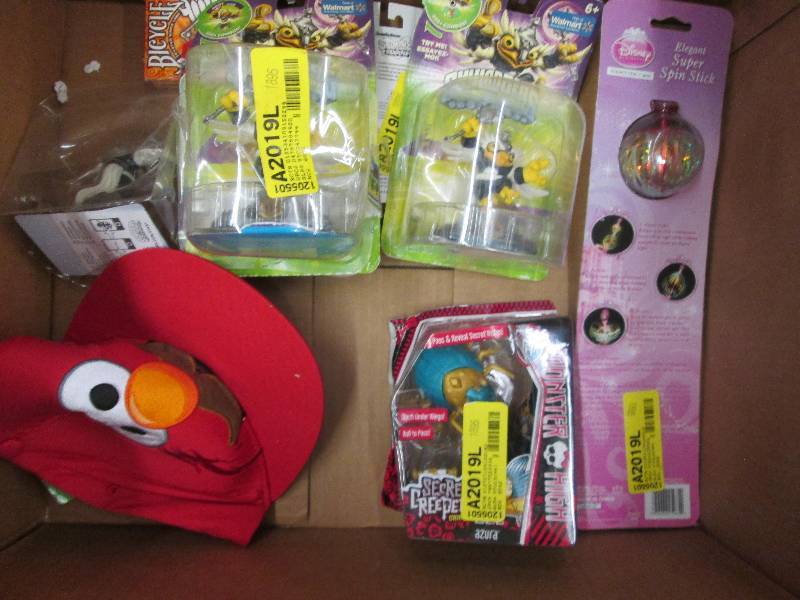 lot 106 image: Assorted Toys & Games ...