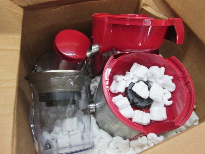 lot 132 image: Juice Extractor  - open box , untes...