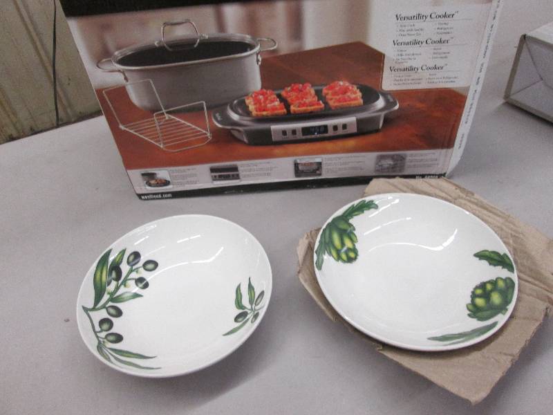lot 134 image: West Bend Versatility Cooker open b...