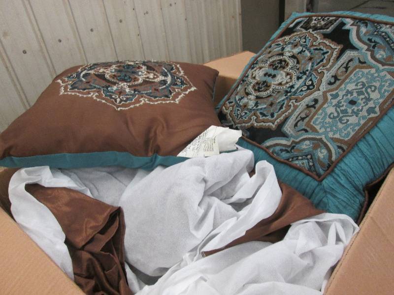 lot 136 image: MultiPiece Bedding Set- out of box ...