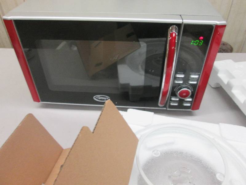 lot 142 image: Ginnys Brand Retro Microwave open ...