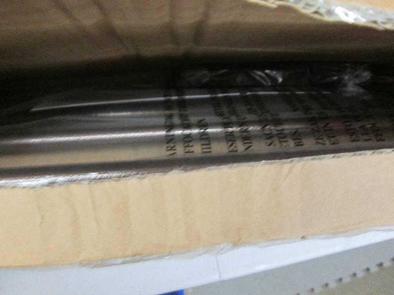 lot 146 image: Decor Angle-Mount 10 Inch Baby Gate...