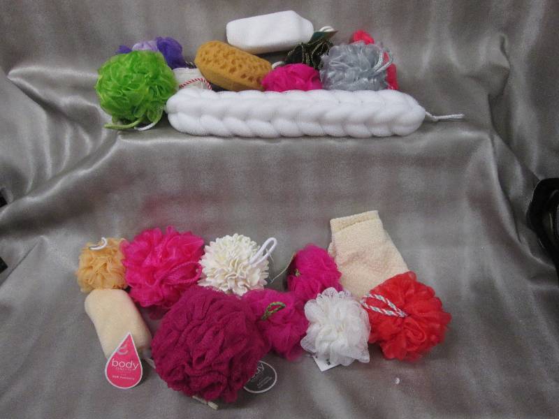 lot 157 image: Lot of 20 Assorted Style Bath Spong...