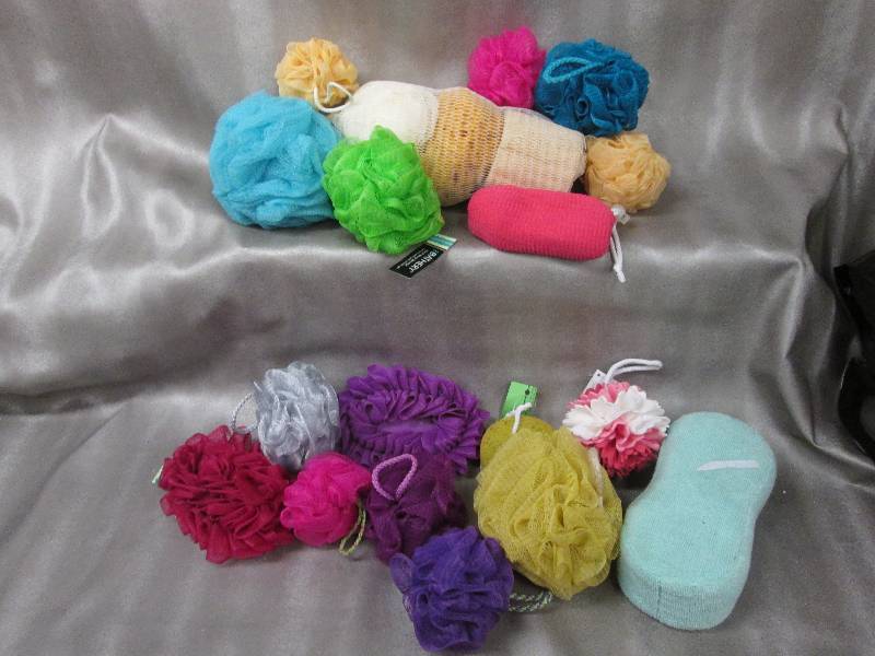 lot 158 image: Lot of 20 Assorted Style Bath Spong...