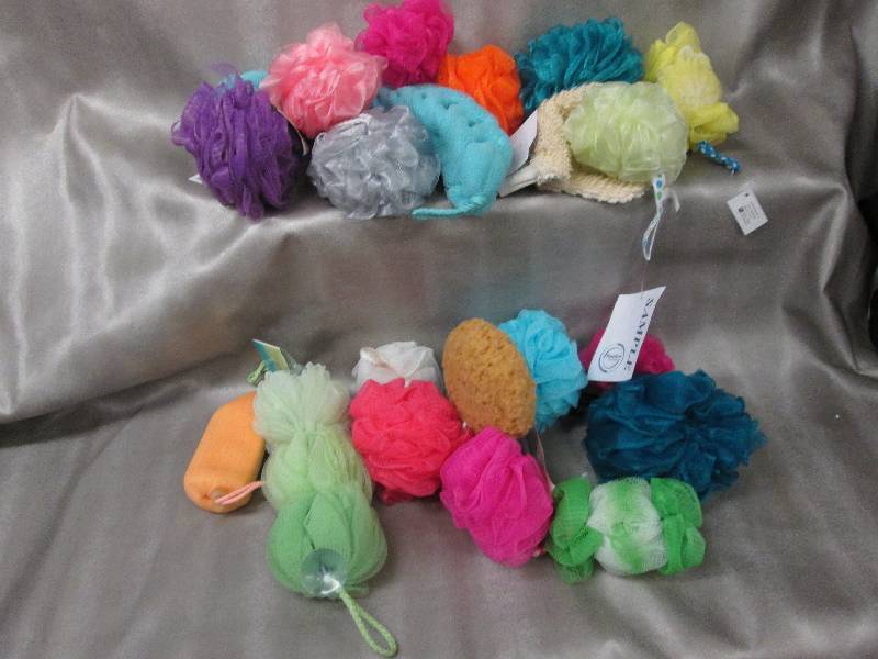 lot 159 image: Lot of 20 Assorted Style Bath Spong...
