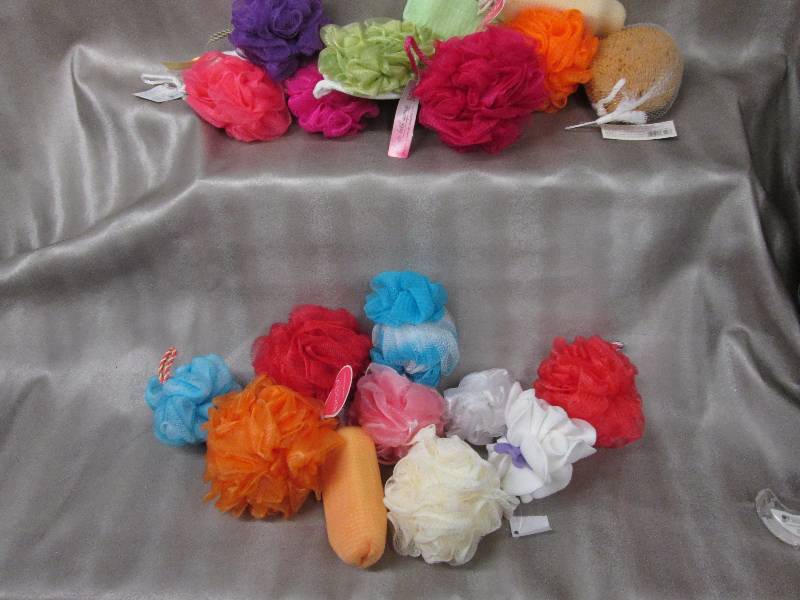 lot 162 image: Lot of 20 Assorted Style Bath Spong...
