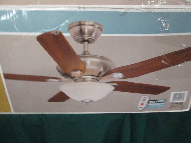 HAmpton Bay 52 ceiling fan open bo...