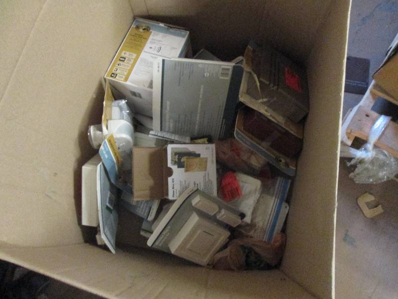 lot of woreless and wired door bell...