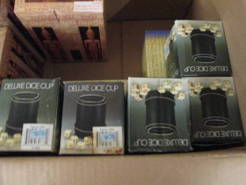 5 ddeluxe dice cups with dice , 9 d...