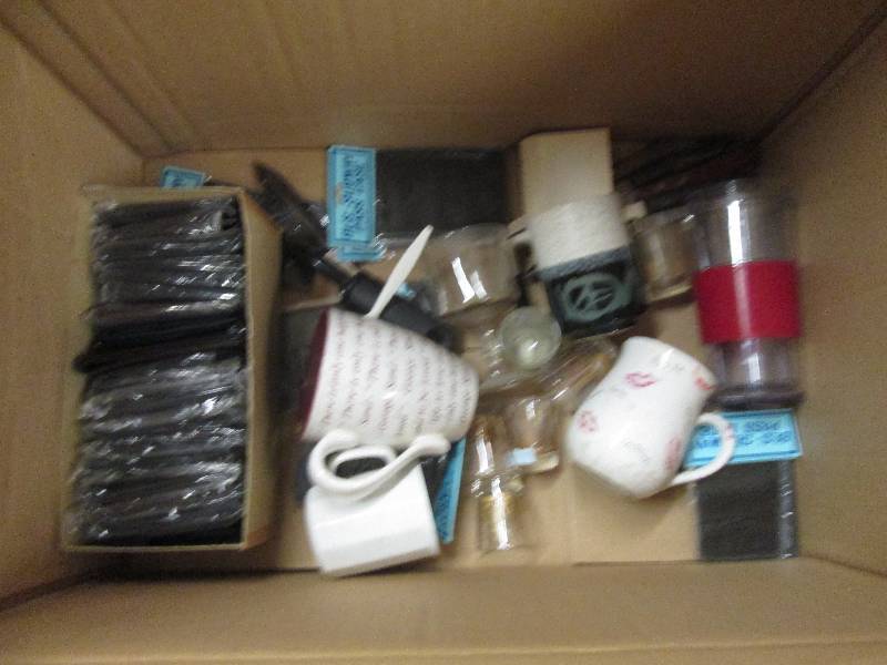 whole pallet of stuff look at pictu...