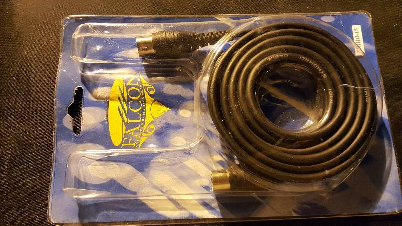lot 18 image: Lot of Cords and adapters
