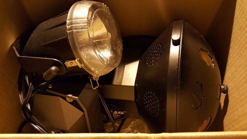 lot 19 image: Commercial lights
