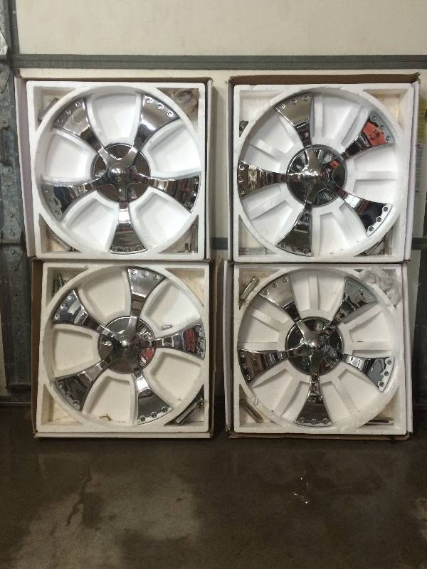 lot 2 image: Wheel Spinners