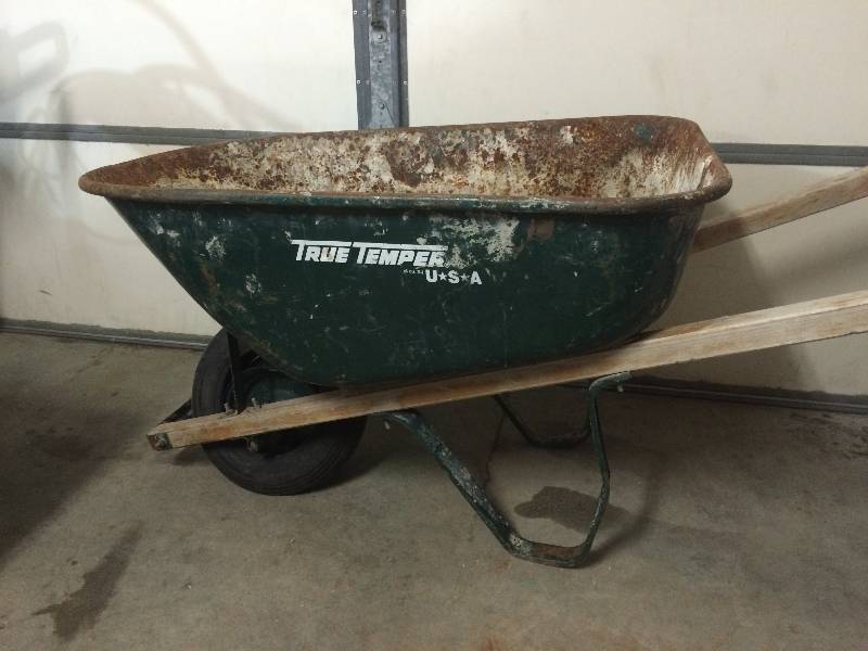 lot 17 image: Wheelbarrow