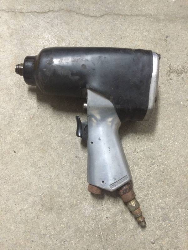 lot 23 image: 12 Craftsman Impact Gun