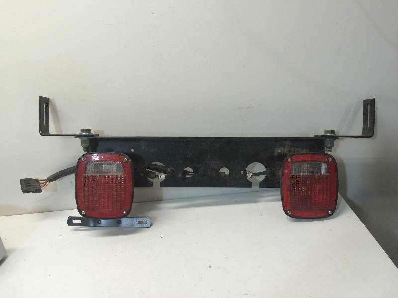 lot 28 image: Rear Light Bar