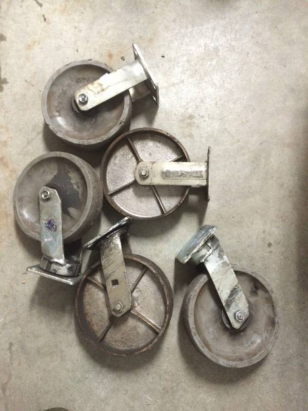lot 35 image: 8 Caster Wheels
