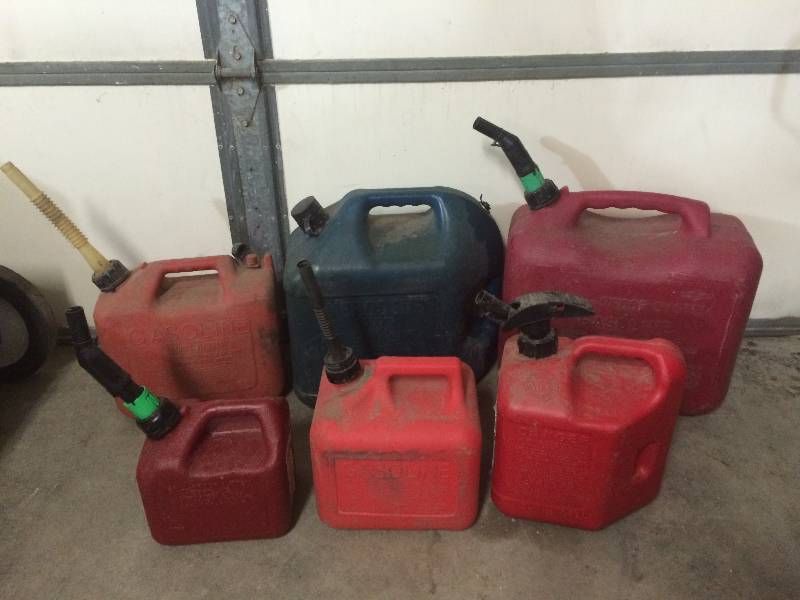lot 36 image: 5 Gas Cans, 1 Kerosene Can