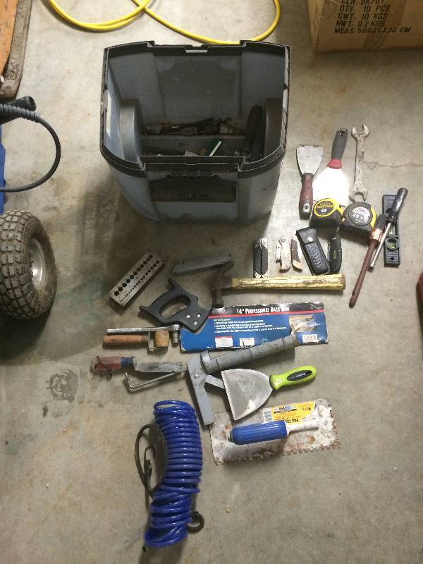 lot 42 image: Assorted Tools