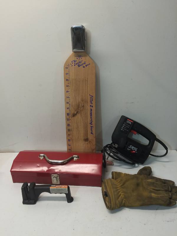 lot 60 image: Skil Saw Jig Saw, Knife Sharpener, And More