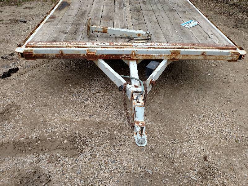 lot 3 image: 1985 Homemade 16 Flatbed Trailer