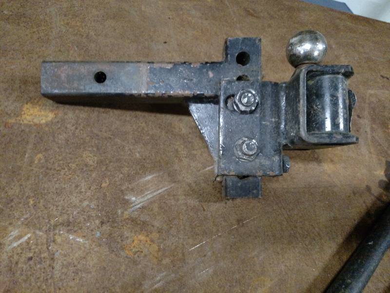 lot 33 image: Adjustable Equilizer Hitch