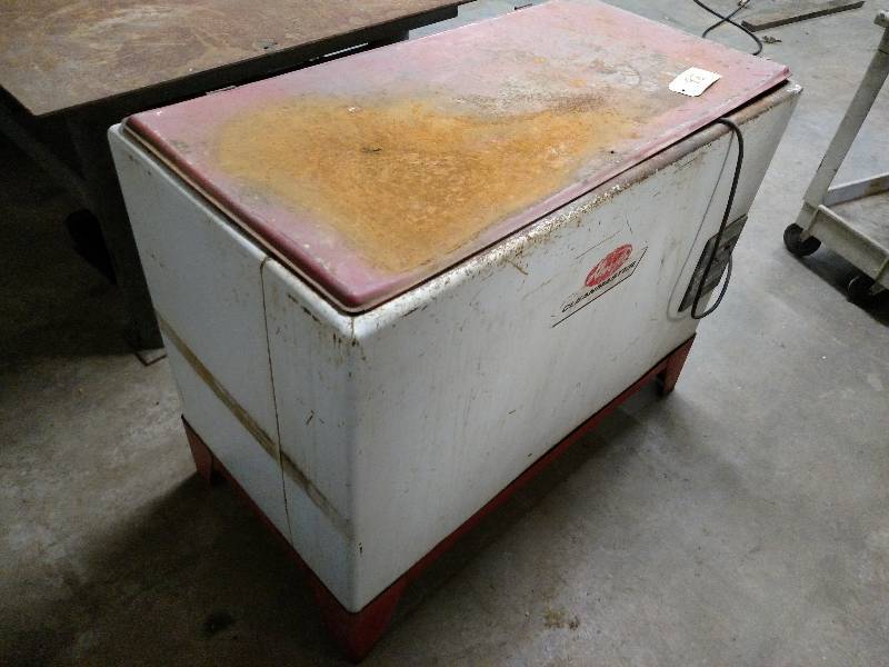 lot 98 image: Kleer-Flo Clean Master Parts Washer...
