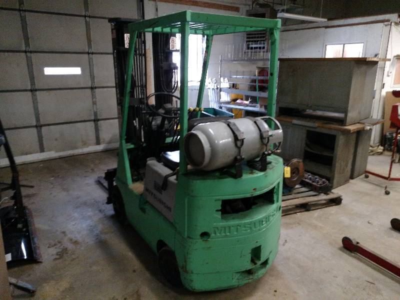 lot 9 image: Mitsubishi 3000 lb. LP Gas Forklift...