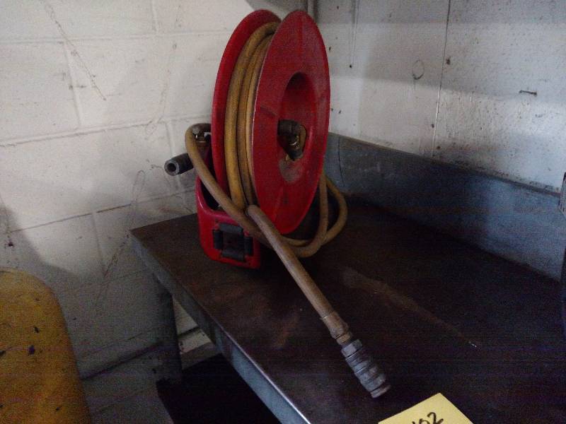 lot 102 image: Reelcraft 7850OLP Hose Reel with Ho...