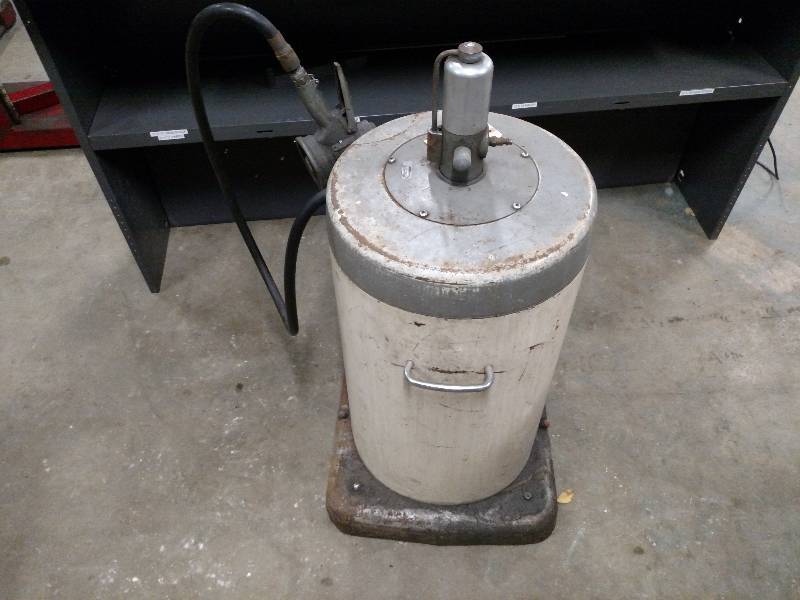 lot 105 image: Stewart Warner 320711 Rolling Pneum...