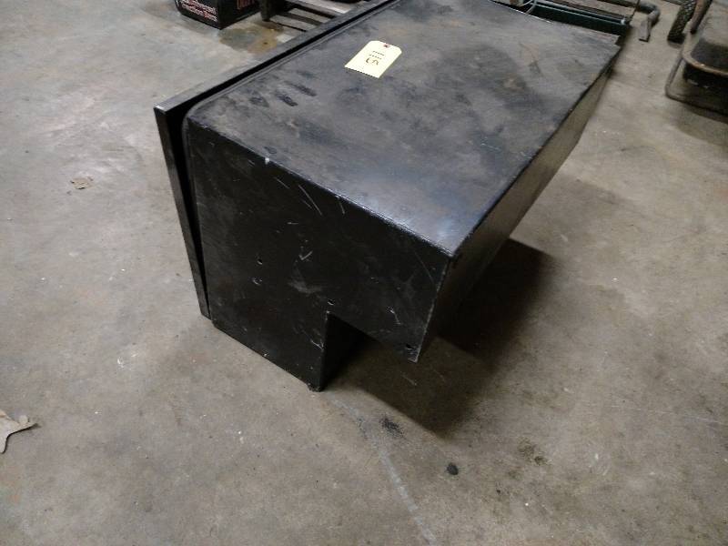 lot 115 image: Toolbox, 30 x 18.5 x 18.25 High, 6....
