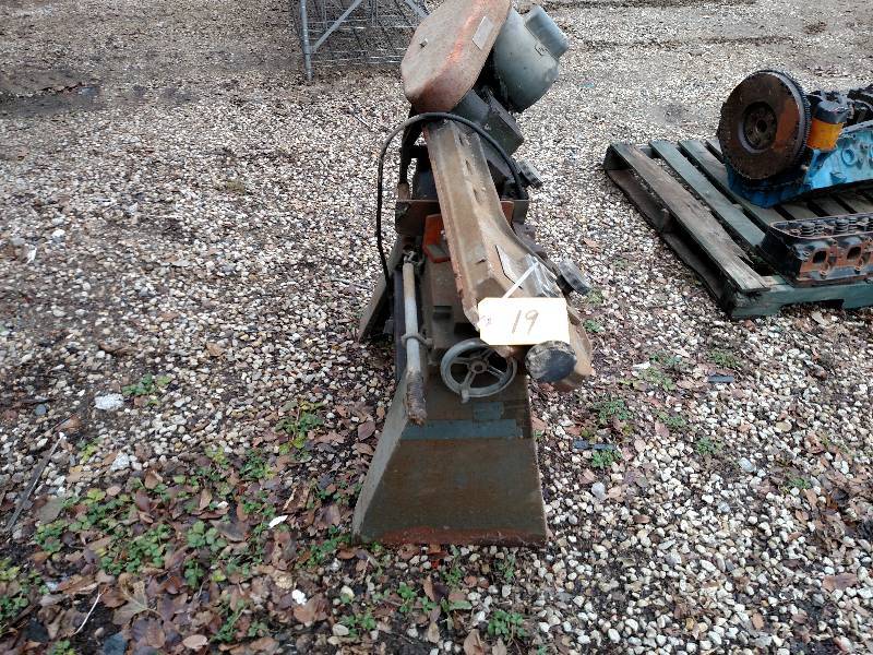 lot 19 image: Wilton Model 3002 Bandsaw, 4 x 7,...