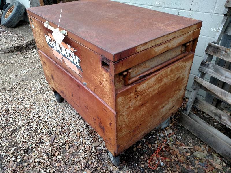 lot 81 image: Rolling Knaak Gang Box, 48x30x30...