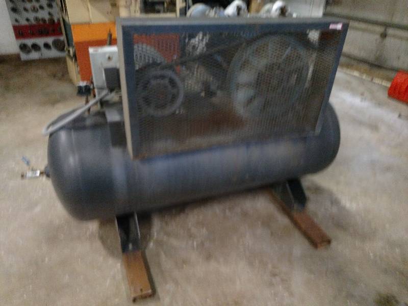lot 14 image: HD Magnum 10 hp. Air Compressor, 3 ...