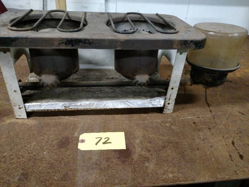 lot 72 image: Alden Vintage 2 Burner Oil Stove...