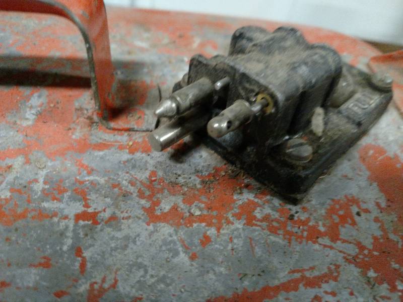 lot 74 image: Evinrude 6 Gallon Marine Gas Tank w...