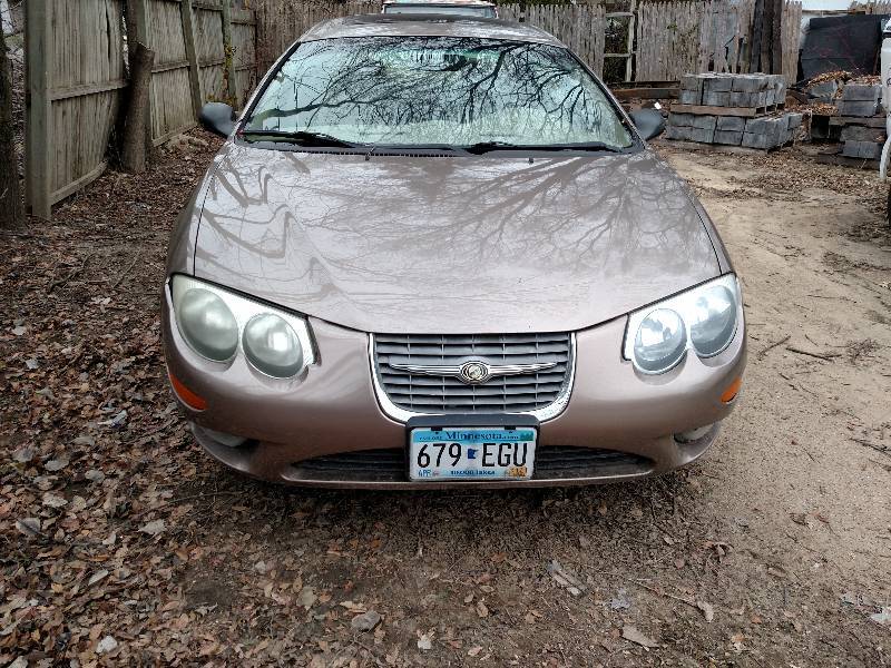 lot 1 image: 1999 Chrysler 300