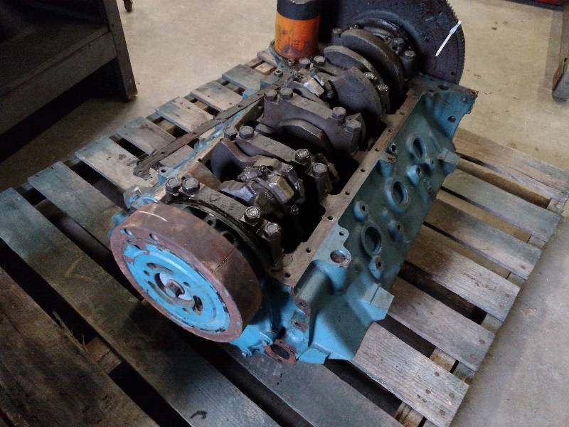 lot 52 image: Chev. 454 Block, 4 Bolt Main