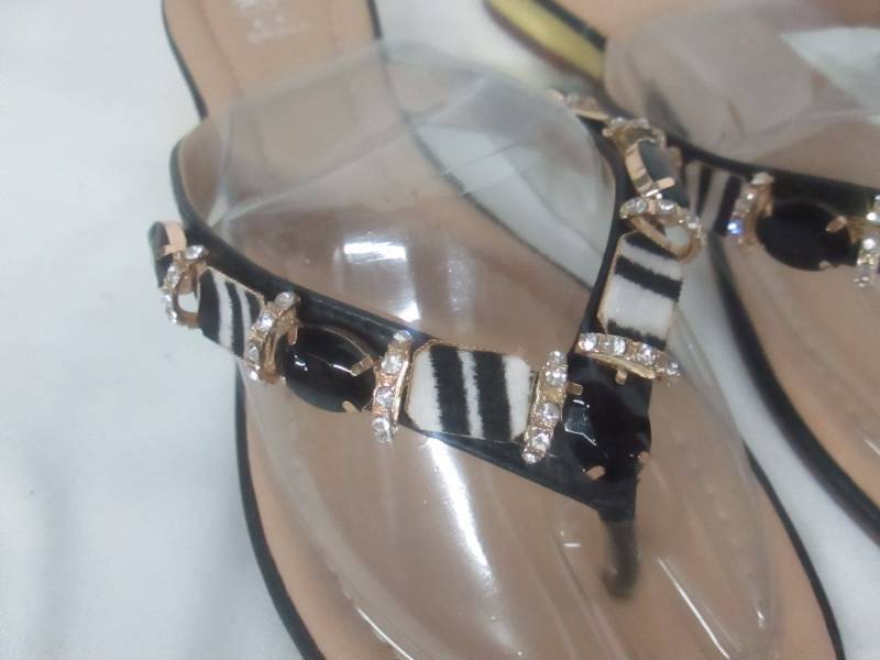 GC Shoes Womens Pebbles Thong Sandal - Black