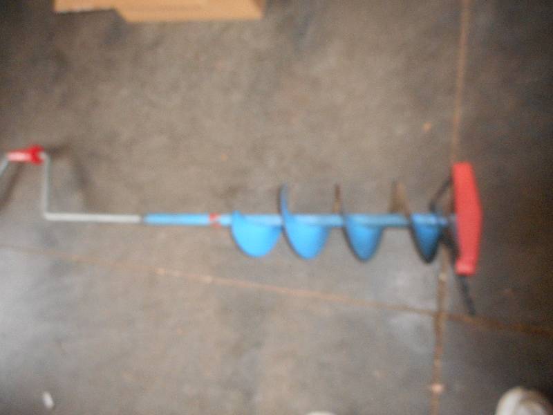 lot 24 image: HAND ICE AUGER