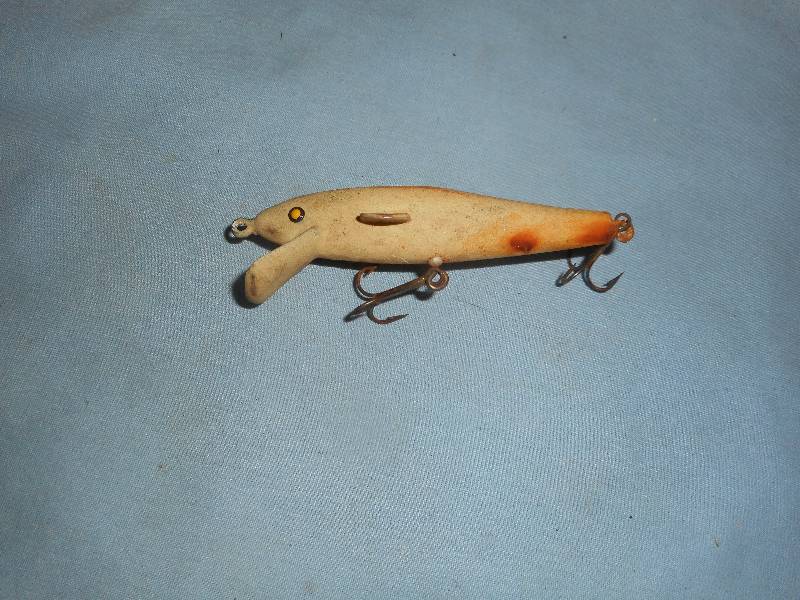 lot 38 image: VINTAGE LURE