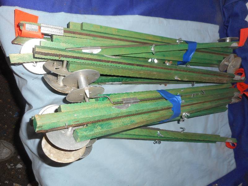 lot 48 image: 9 VINTAGE WOODEN FISHING STIX