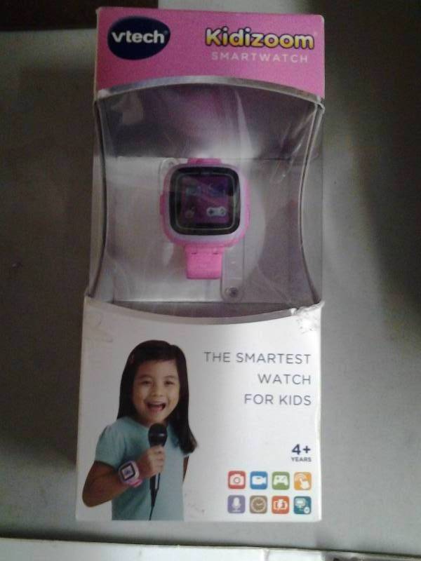 lot 3 image: New V-Tech Kidizoom Smart Watch