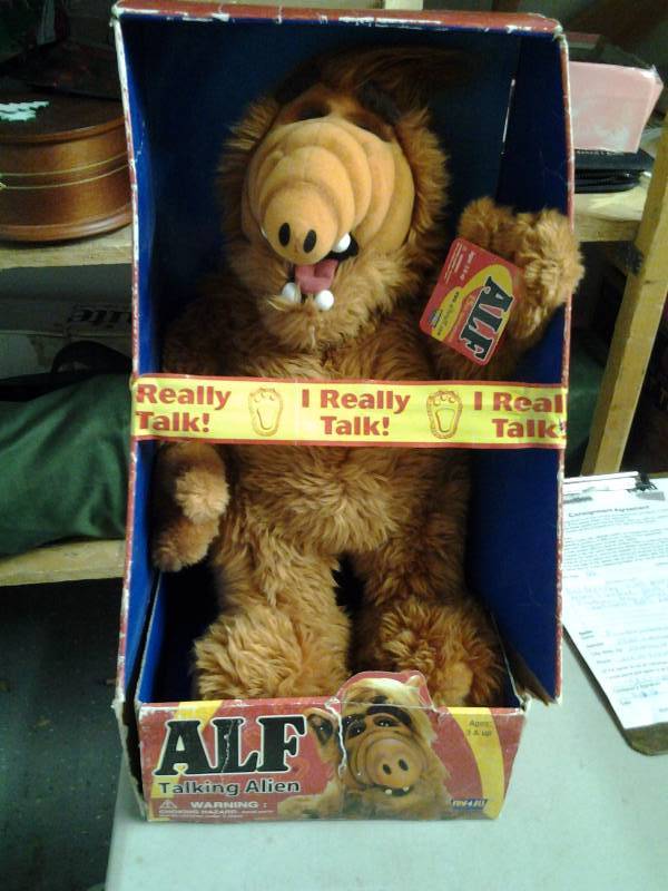 lot 4 image: Alf Talking Alien With Box