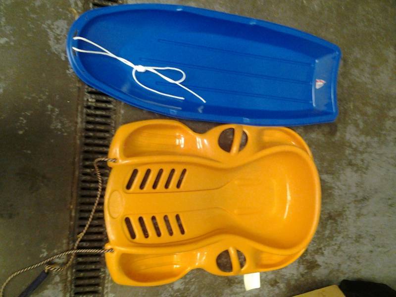 lot 8 image: 2-Plastic Snow Sleds