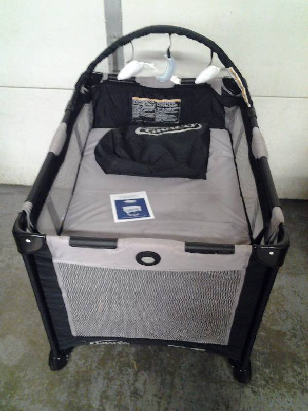 lot 18 image: Graco Pack & Play