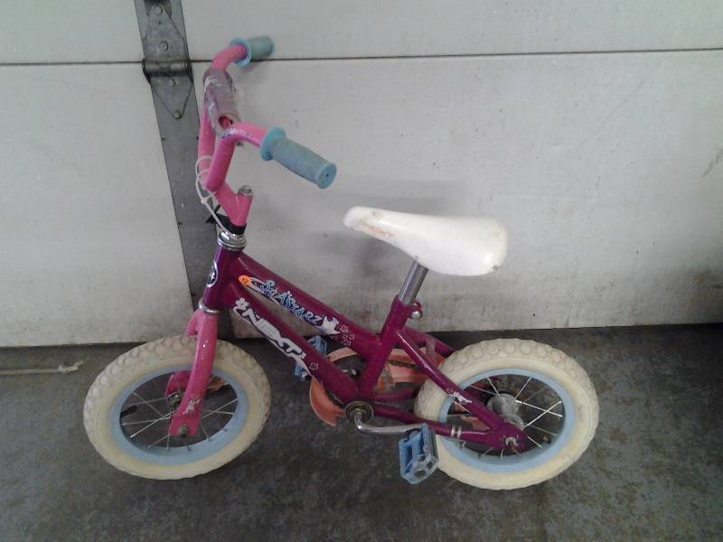 lot 31 image: Next Sea Stars Girls 12 Inch Bike