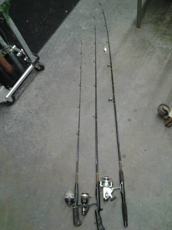lot 52 image: 3- Ugly Stick With Zebco Reel
