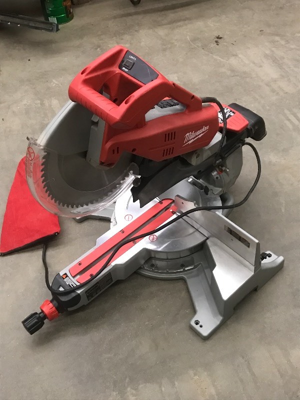 Milwaukee 12 Dual Bevel Sliding Co...